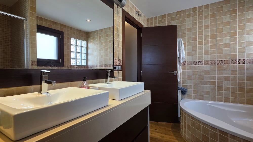 Property 2464 - Image 38